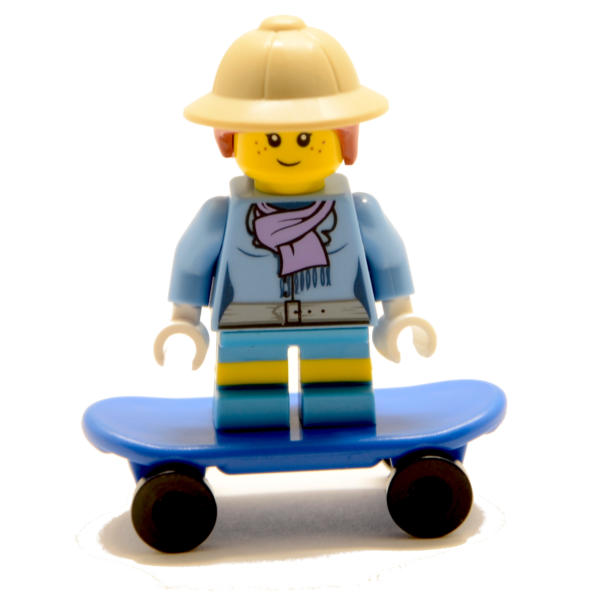 Lego Minifigur kleines Mädchen mit blauem Skateboard (Custom)